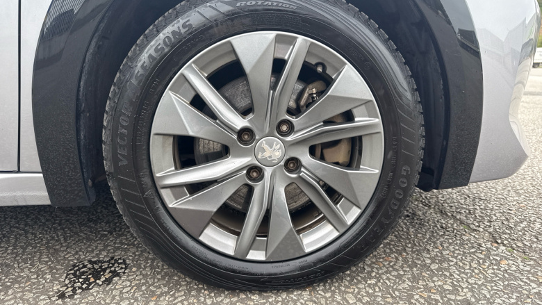 Peugeot 208 100kW Allure Premium 50kWh 5dr Auto Electric Hatchback